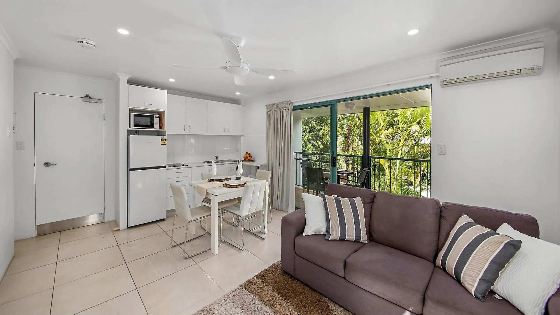 Apartmanhotel Chez Noosa Resort Motel Sunshine Beach