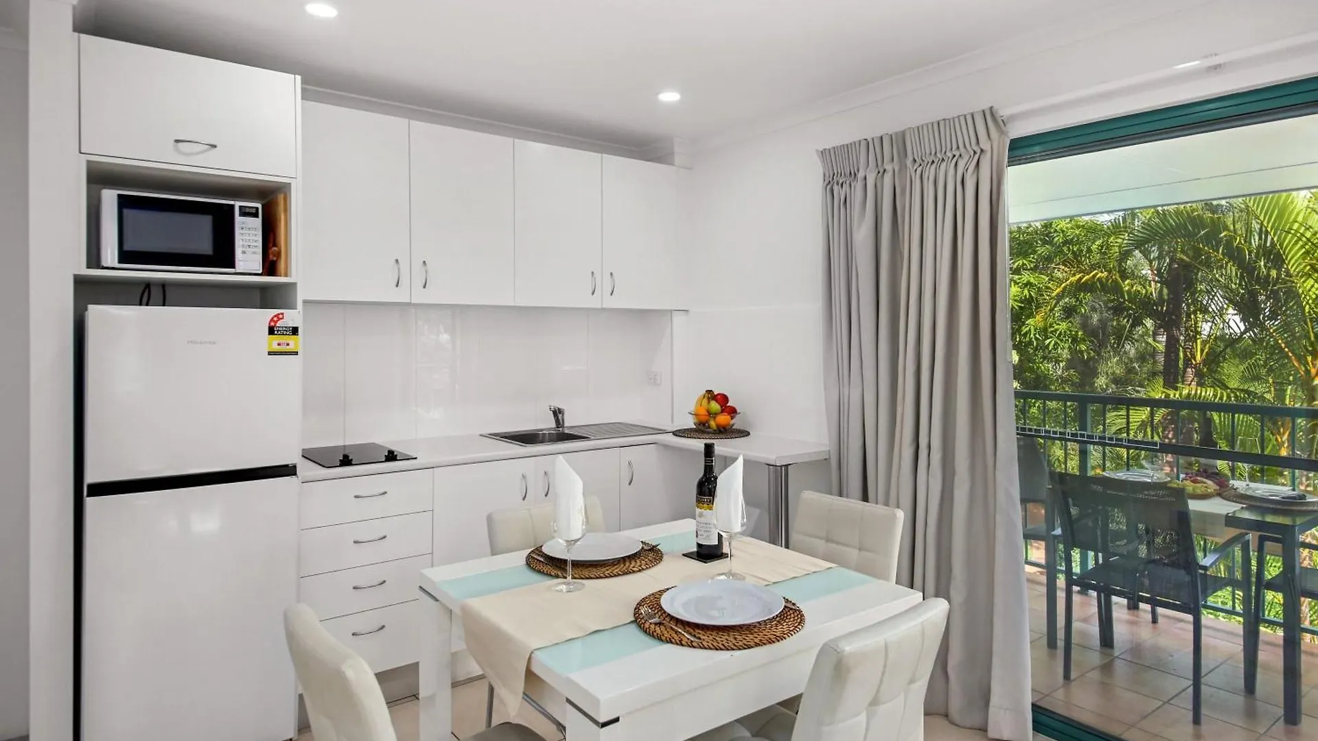 Apartahotel Chez Noosa Resort Motel Sunshine Beach